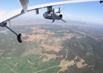 “بايكار” التركية تنجح بأول اختبار إطلاق صاروخ كروز مصغر