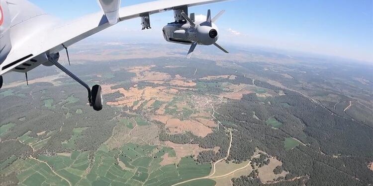 “بايكار” التركية تنجح بأول اختبار إطلاق صاروخ كروز مصغر