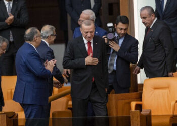 أردوغان يغادر البرلمان بعد حضور قسم النواب