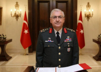 وزير الدفاع التركي يصل بروكسل للمشاركة في اجتماع أطلسي