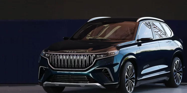 تركيا تسلم الرئيس التركمانستاني سيارتي “توغ”