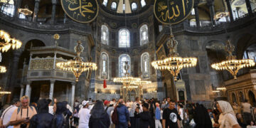 مسجد آيا صوفيا يستقبل 21 مليون زائر في 3 سنوات