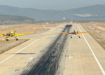 طائرات تركية تواصل إخماد الحرائق في اليونان