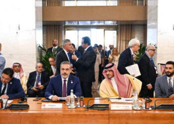 فيدان يدعو العالم لحماية كرامة الإنسان وتقاسم أعباء المهاجرين