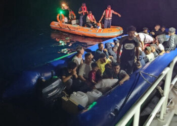 ضبط 72 مهاجرا غير نظامي غربي تركيا