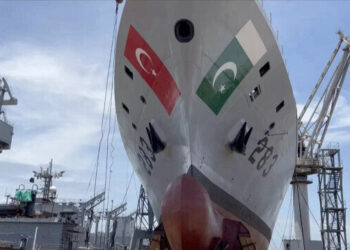 نائب أردوغان وشهباز شريف يشاركان في تدشين سفينة تركية