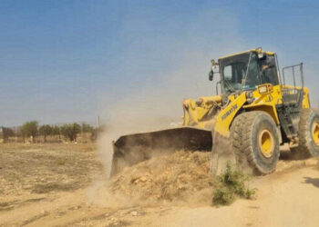 قبرص التركية تواصل توسيع طريق لتسهيل عبور مواطنيها لبلادهم