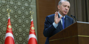 أردوغان يحذر من العنصرية ويتعهد بمكافحة الهجرة