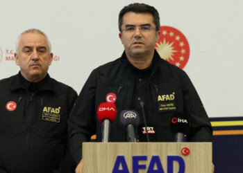 تركيا ترسل 3 طائرات مساعدات وفريقاً للبحث والإنقاذ إلى ليبيا