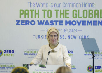 أمينة أردوغان: ندعو العالم للتطوع في “صفر نفايات”