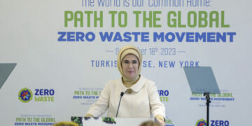 أمينة أردوغان: ندعو العالم للتطوع في “صفر نفايات”